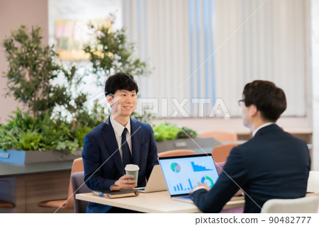 business man having an interview 90482777