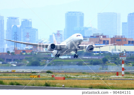 大阪國際機場客機起降機場綠洲 大阪國際機場客機起降機場綠洲 90484131