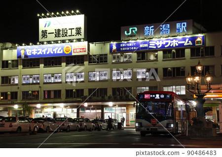 新潟站萬代口車站大樓關閉附近（2020年10月） 90486483