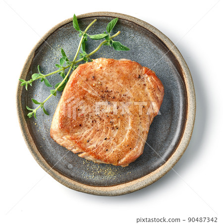 freshly roasted tuna steak 90487342