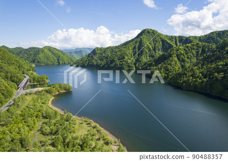 Lake Sapporo in early summer (aerial view) 90488357