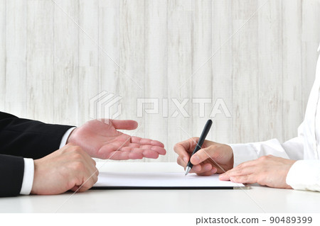 The person and the businessman who signs the contract The person and the businessman who signs the contract 90489399