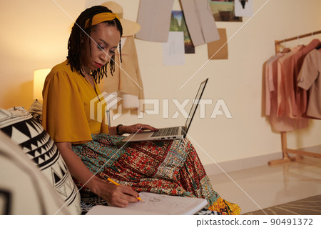 Fashion Designer E-mailing Client Fashion Designer E-mailing Client 90491372