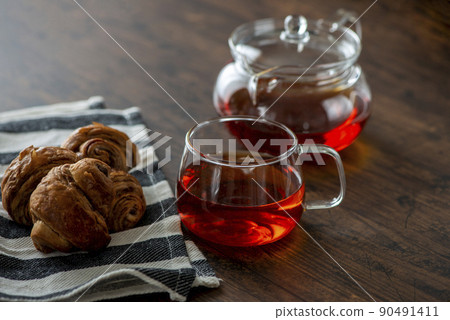 Image of tea time 90491411