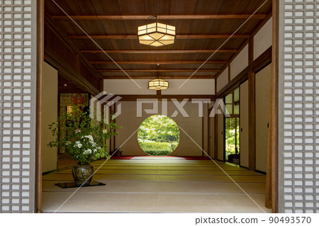 Meitetsuin's round window 90493570
