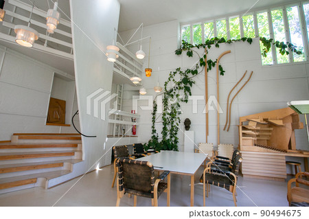 阿爾瓦·阿爾托（Alvar Aalto）的工作室主空間，燈光照射下來 90494675