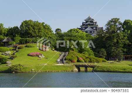 Okayama Castle seen from Korakuen 90497381