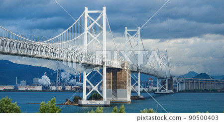 從吉島出發的春天的瀨戶橋(香川縣坂出市) 從吉島出發的春天的瀨戶橋(香川縣坂出市) 90500403