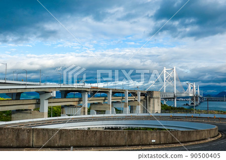 從吉島出發的春天的瀨戶橋(香川縣坂出市) 從吉島出發的春天的瀨戶橋(香川縣坂出市) 90500405
