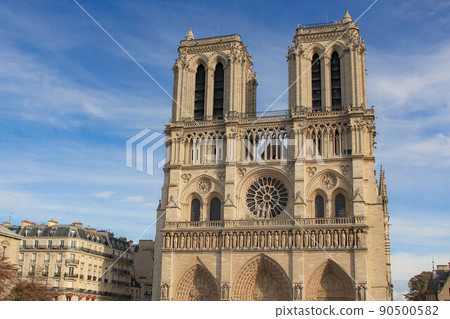 [Paris] Exterior of Notre Dame Cathedral 90500582