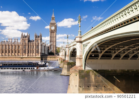 Famous Big Ben with bridge over Thames and tourboat on the river in London, England, UK 90501221