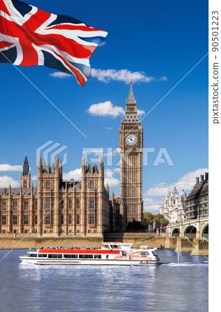Famous Big Ben with bridge over Thames and tourboat on the river in London, England, UK 90501223