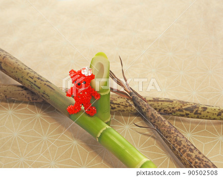 Cut bees and red beads teddy bear Cut bees and red beads teddy bear 90502508