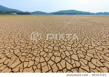 水庫和河流因乾旱而破裂 水庫和河流因乾旱而破裂 90503301