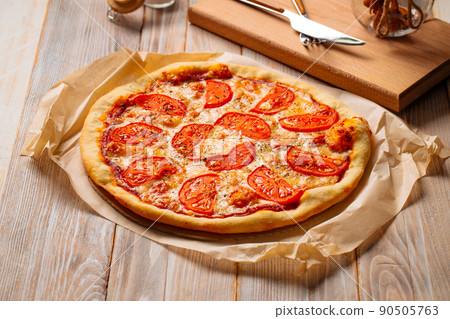 Fresh tomato margarita pizza Fresh tomato margarita pizza 90505763