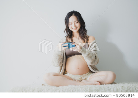Maternity belly pregnant woman 90505914