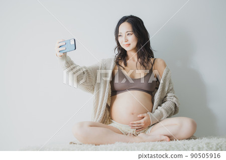 Maternity belly pregnant woman 90505916
