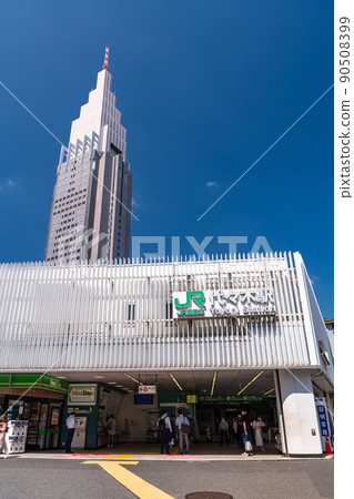 《Tokyo》 Yoyogi station square, cityscape 90508399