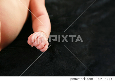 神秘新生兒照片嬰兒攝影，新生兒照片黑色背景照片☆單調黑白 90508743