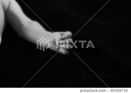Mysterious newborn photo baby photography, newborn photo black background photo ☆ monotone black and white 90508750
