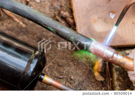 Soldering copper pipe with blow torch Soldering copper pipe with blow torch 90509014