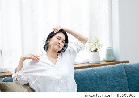 Young woman beauty massage 90509905