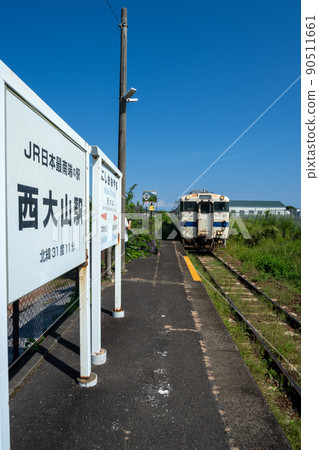 Kiha 40 entering Nishi-Oyama Station, the southernmost station of JR Japan 90511661