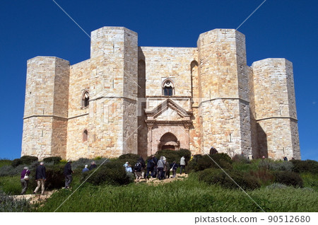 Castel del Monte castle, Apulia region, Italy. Castel del Monte castle, Apulia region, Italy. 90512680