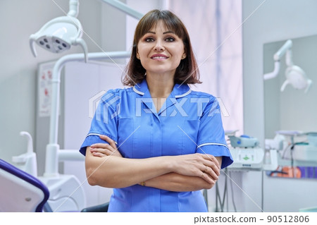 Portrait of smiling nurse looking at camera in dentistry. 90512806