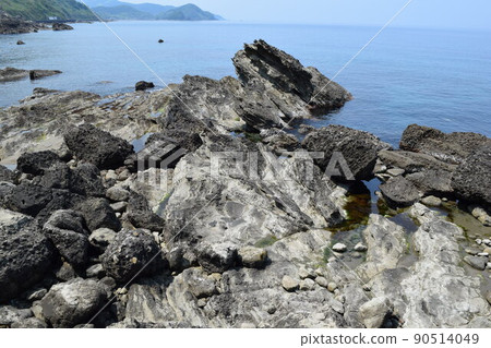 Rocky shores of Shonai coast where rocky shores of strange rocks continue 90514049