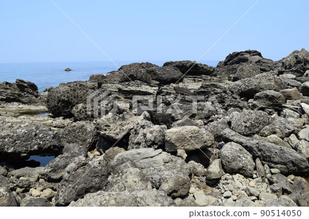 Rocky shores of Shonai coast where rocky shores of strange rocks continue 90514050