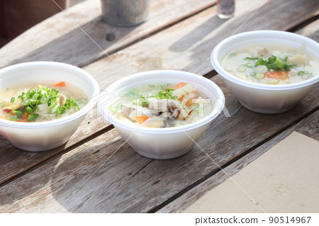 豬肉和蔬菜味噌湯 90514967