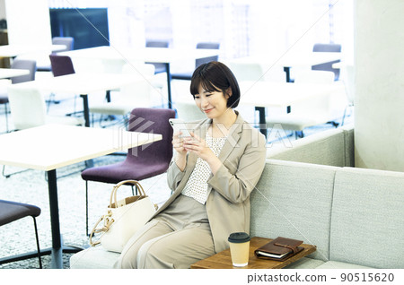 Business women office smartphone search Business women office smartphone search 90515620