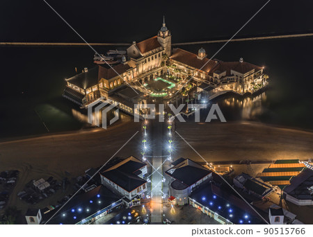 [九州/福岡] Ocean & Resort 鳥瞰百道海濱公園和 Marizon 的夜景。 90515766