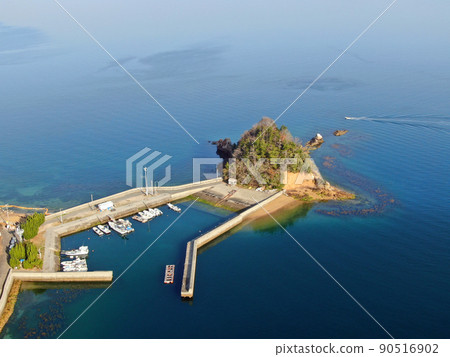 Aerial view of the fishing port of the rain source field village at the tip of Yashiro Island Aerial view of the fishing port of the rain source field village at the tip of Yashiro Island 90516902