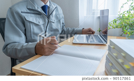 Image of a construction businessman aiming to acquire qualifications while working Image of a construction businessman aiming to acquire qualifications while working 90517861