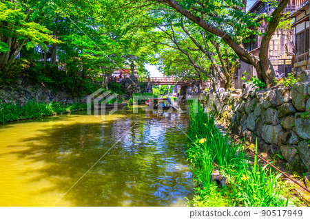 Hachimanbori and rowing boat in Omihachiman 90517949