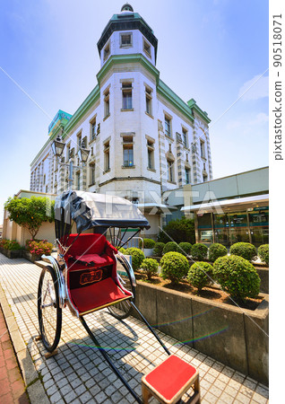 Saitama Resona Bank Kawagoe Branch and Rickshaw (Kawagoe City, Saitama Prefecture) 90518071