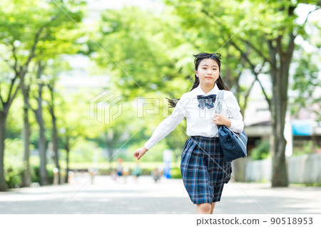 初中女生校服 90518953