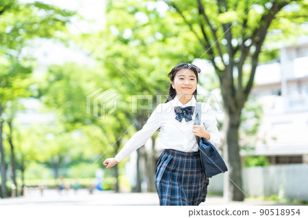 初中女生校服 90518954