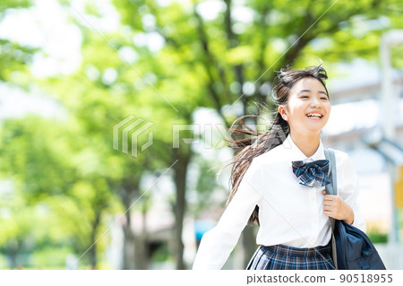 初中女生校服 90518955