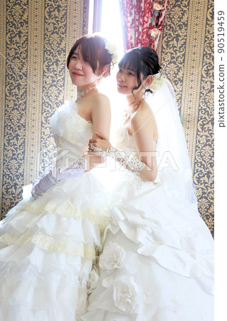 與女性朋友一起租借婚紗服裝試穿照片婚紗玩體驗 與女性朋友一起租借婚紗服裝試穿照片婚紗玩體驗 90519459