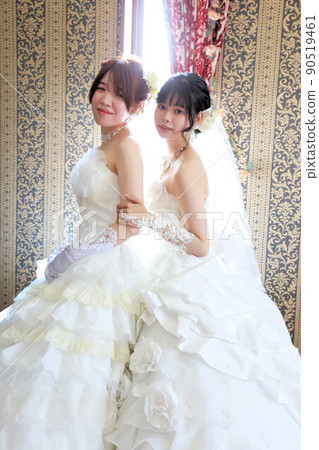 與女性朋友一起租借婚紗服裝試穿照片婚紗玩體驗 與女性朋友一起租借婚紗服裝試穿照片婚紗玩體驗 90519461