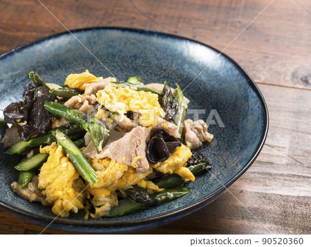 炒豬肉蘆筍木耳蘑菇 90520360