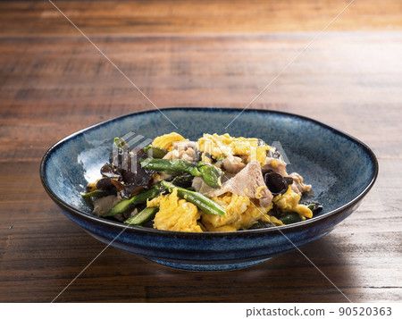Stir-fried pork, asparagus and wood ear mushrooms Stir-fried pork, asparagus and wood ear mushrooms 90520363