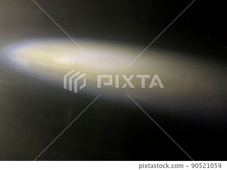 黑色背景上的抽象鏡頭耀斑黃光 90521059