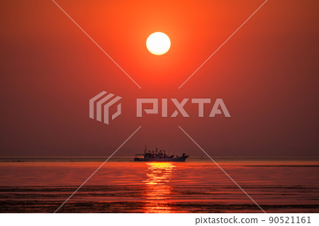 《Ishikawa Prefecture》 Dawn of the Sea of Japan 90521161