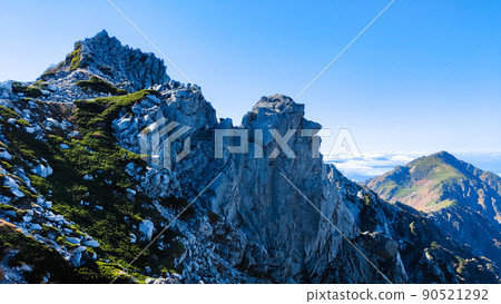 秋天的木曾駒岳徒步（從法見山莊附近眺望法見岳和山之澤岳） 90521292
