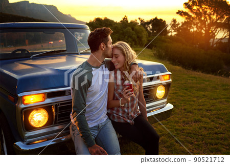 And just like that she knew she loved him 90521712