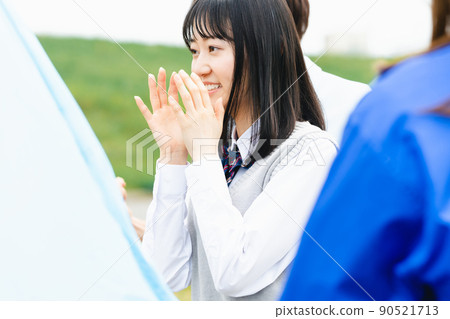 High school girls who support the game 90521713